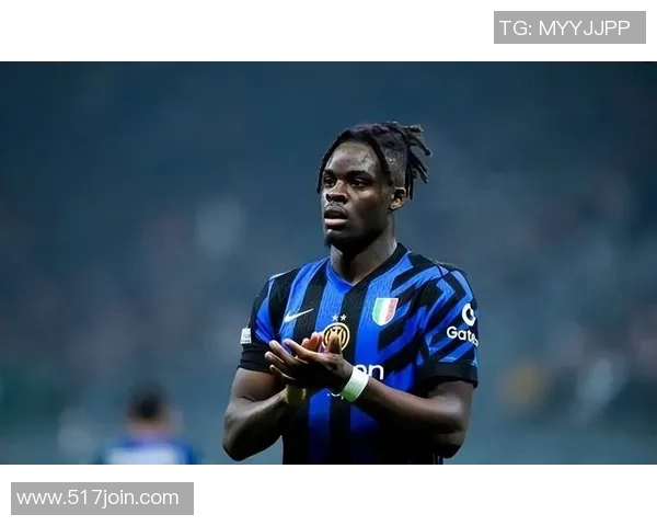 海鸥足球俱乐部球星崛起记:从默默无闻到足坛风云人物