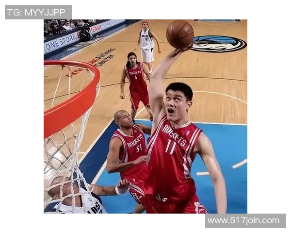 足球界巨星姚明：跨界传奇与球场风采并肩共舞