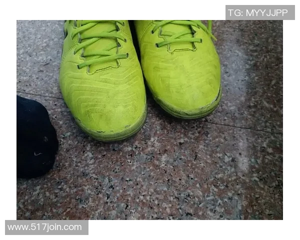 穿碎钉鞋的足球巨星揭秘：勇敢者的战靴与挑战极限的故事